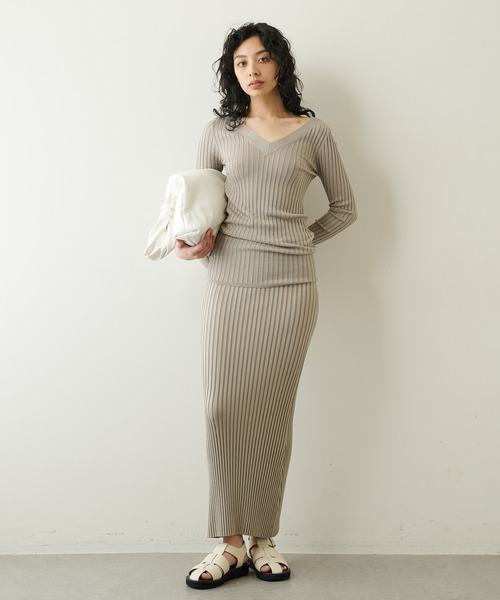 Whim Gazette（ウィムガゼット）の「リブVネックプルオーバー（ニット/セーター・レディース・ブラック/ライトベージュ・FREE）」の5枚目の写真