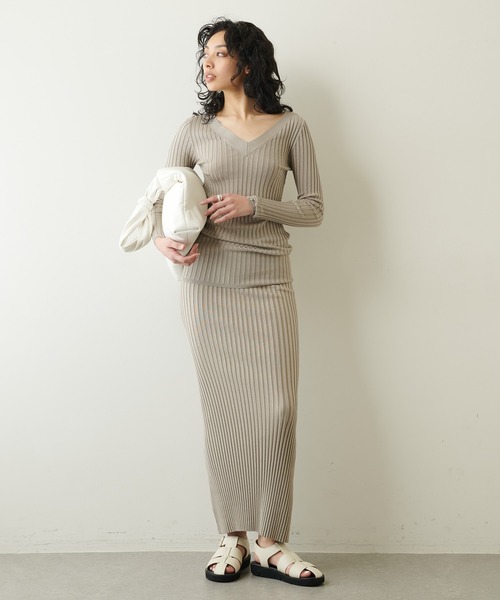 Whim Gazette（ウィムガゼット）の「リブVネックプルオーバー（ニット/セーター・レディース・ブラック/ライトベージュ・FREE）」の4枚目の写真