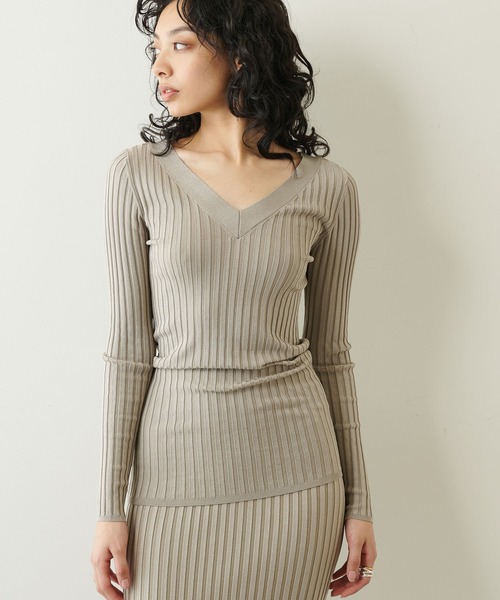 Whim Gazette（ウィムガゼット）の「リブVネックプルオーバー（ニット/セーター・レディース・ブラック/ライトベージュ・FREE）」の3枚目の写真