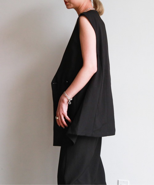 feepur(フェピュール)の「Vネックジレベスト(ベスト・レディース・アイボリー/ブラック/グレー・MEDIUM)」の15枚目の写真