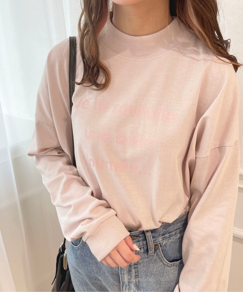 apres jour(アプレジュール)の「モックネックロゴロンT【ZOZOTOWN限定アイテム】(Tシャツ/カットソー・レディース・オフホワイト/ライトブルー/ライトピンク・フリー/X-LARGE)」の2枚目の写真