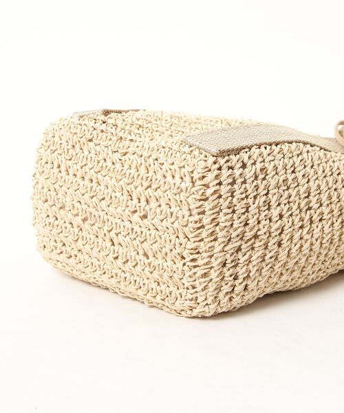 Right-on（ライトオン）の「【HONEYSUCKLE ROSE】雑材トートショルダー（ショルダーバッグ・レディース・ブラック/ベージュ・ONE SIZE）」の3枚目の写真