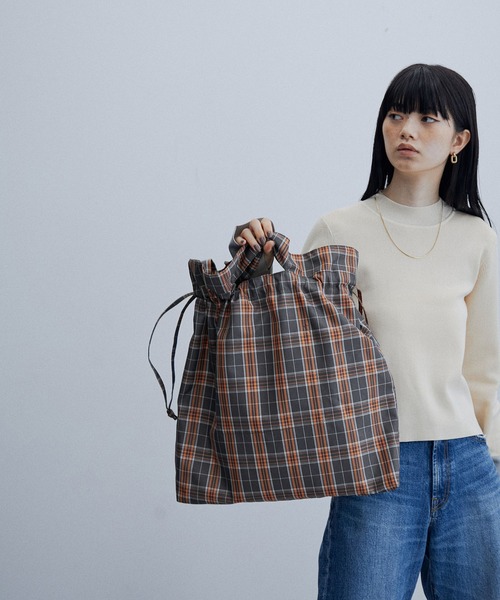 ADAM ET ROPE'(アダムエロペ)の「プリントギャザー2WAYトート(ショルダーバッグ・レディース・グレー/グリーン系その他・FREE)」の12枚目の写真