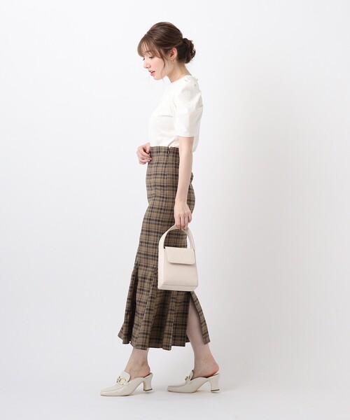 couture brooch（クチュールブローチ）の「◆【コレ一枚で旬顔スタイル！】コンパクトパワショルカットソー（Tシャツ/カットソー・レディース・ブラック/オフホワイト/ライトパープル/ホワイト系5・40/38/42）」の9枚目の写真