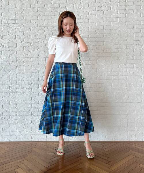 couture brooch（クチュールブローチ）の「◆【コレ一枚で旬顔スタイル！】コンパクトパワショルカットソー（Tシャツ/カットソー・レディース・ブラック/オフホワイト/ライトパープル/ホワイト系5・40/38/42）」の11枚目の写真