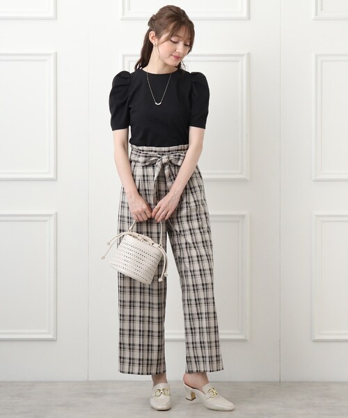 couture brooch（クチュールブローチ）の「◆【コレ一枚で旬顔スタイル！】コンパクトパワショルカットソー（Tシャツ/カットソー・レディース・ブラック/オフホワイト/ライトパープル/ホワイト系5・40/38/42）」の14枚目の写真