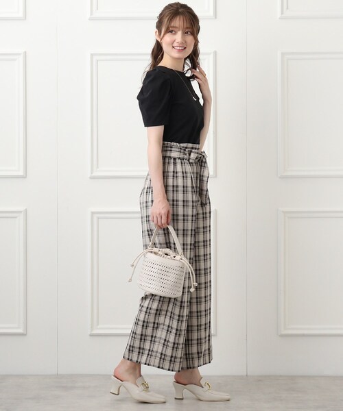 couture brooch（クチュールブローチ）の「◆【コレ一枚で旬顔スタイル！】コンパクトパワショルカットソー（Tシャツ/カットソー・レディース・ブラック/オフホワイト/ライトパープル/ホワイト系5・40/38/42）」の15枚目の写真