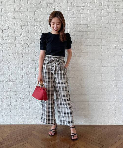 couture brooch（クチュールブローチ）の「◆【コレ一枚で旬顔スタイル！】コンパクトパワショルカットソー（Tシャツ/カットソー・レディース・ブラック/オフホワイト/ライトパープル/ホワイト系5・40/38/42）」の17枚目の写真