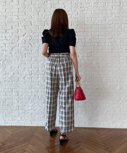 couture brooch（クチュールブローチ）の「◆【コレ一枚で旬顔スタイル！】コンパクトパワショルカットソー（Tシャツ/カットソー・レディース・ブラック/オフホワイト/ライトパープル/ホワイト系5・40/38/42）」の18枚目の写真