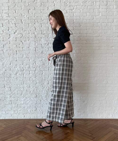 couture brooch（クチュールブローチ）の「◆【コレ一枚で旬顔スタイル！】コンパクトパワショルカットソー（Tシャツ/カットソー・レディース・ブラック/オフホワイト/ライトパープル/ホワイト系5・40/38/42）」の19枚目の写真