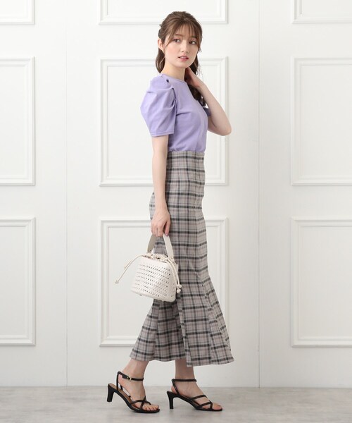 couture brooch（クチュールブローチ）の「◆【コレ一枚で旬顔スタイル！】コンパクトパワショルカットソー（Tシャツ/カットソー・レディース・ブラック/オフホワイト/ライトパープル/ホワイト系5・40/38/42）」の21枚目の写真