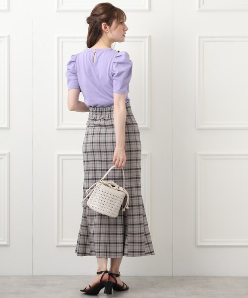 couture brooch（クチュールブローチ）の「◆【コレ一枚で旬顔スタイル！】コンパクトパワショルカットソー（Tシャツ/カットソー・レディース・ブラック/オフホワイト/ライトパープル/ホワイト系5・40/38/42）」の22枚目の写真