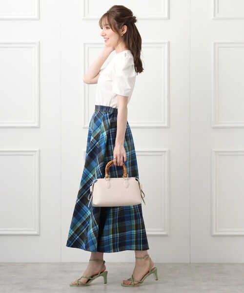 couture brooch（クチュールブローチ）の「◆【コレ一枚で旬顔スタイル！】コンパクトパワショルカットソー（Tシャツ/カットソー・レディース・ブラック/オフホワイト/ライトパープル/ホワイト系5・40/38/42）」の5枚目の写真