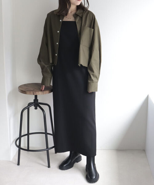 fredy emue（フレディエミュ）の「カットオフデザイン クロップド丈シャツ（シャツ/ブラウス・レディース・ブルー/オフホワイト/カーキ/ピンク・38）」の3枚目の写真