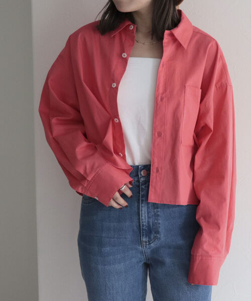 fredy emue（フレディエミュ）の「カットオフデザイン クロップド丈シャツ（シャツ/ブラウス・レディース・ブルー/オフホワイト/カーキ/ピンク・38）」の4枚目の写真