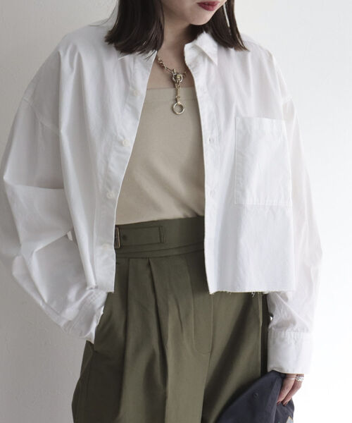 fredy emue（フレディエミュ）の「カットオフデザイン クロップド丈シャツ（シャツ/ブラウス・レディース・ブルー/オフホワイト/カーキ/ピンク・38）」の16枚目の写真