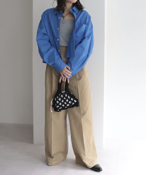 fredy emue（フレディエミュ）の「カットオフデザイン クロップド丈シャツ（シャツ/ブラウス・レディース・ブルー/オフホワイト/カーキ/ピンク・38）」の6枚目の写真