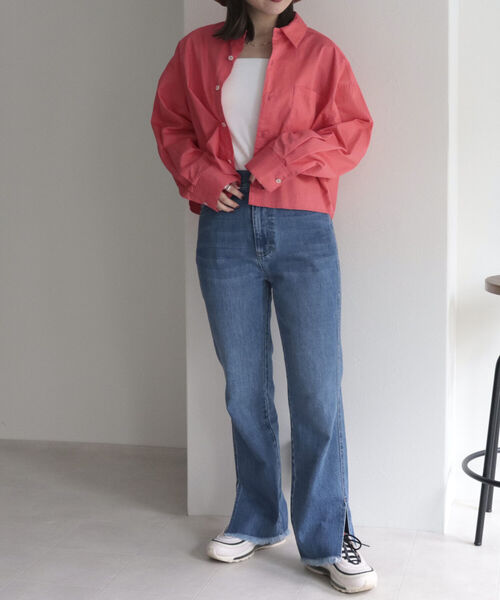 fredy emue（フレディエミュ）の「カットオフデザイン クロップド丈シャツ（シャツ/ブラウス・レディース・ブルー/オフホワイト/カーキ/ピンク・38）」の11枚目の写真