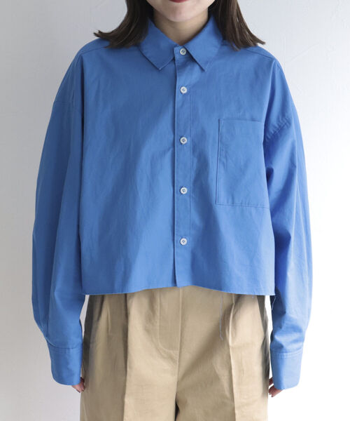 fredy emue（フレディエミュ）の「カットオフデザイン クロップド丈シャツ（シャツ/ブラウス・レディース・ブルー/オフホワイト/カーキ/ピンク・38）」の15枚目の写真