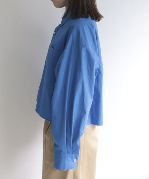 fredy emue（フレディエミュ）の「カットオフデザイン クロップド丈シャツ（シャツ/ブラウス・レディース・ブルー/オフホワイト/カーキ/ピンク・38）」の19枚目の写真