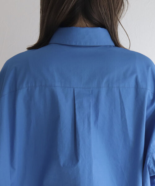 fredy emue（フレディエミュ）の「カットオフデザイン クロップド丈シャツ（シャツ/ブラウス・レディース・ブルー/オフホワイト/カーキ/ピンク・38）」の8枚目の写真