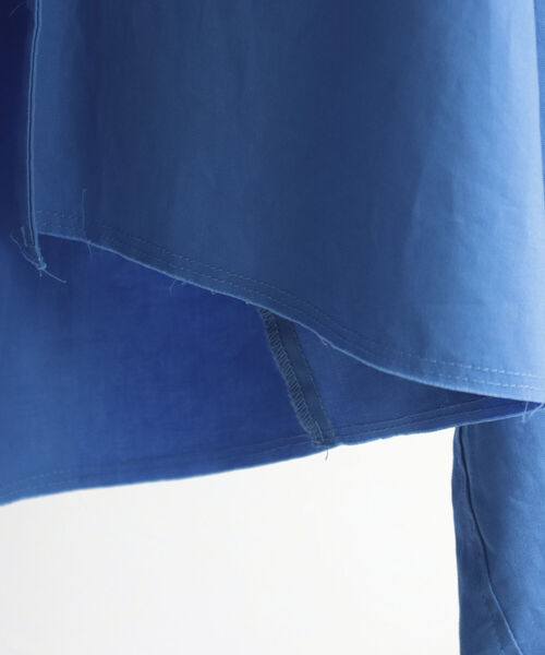 fredy emue（フレディエミュ）の「カットオフデザイン クロップド丈シャツ（シャツ/ブラウス・レディース・ブルー/オフホワイト/カーキ/ピンク・38）」の12枚目の写真