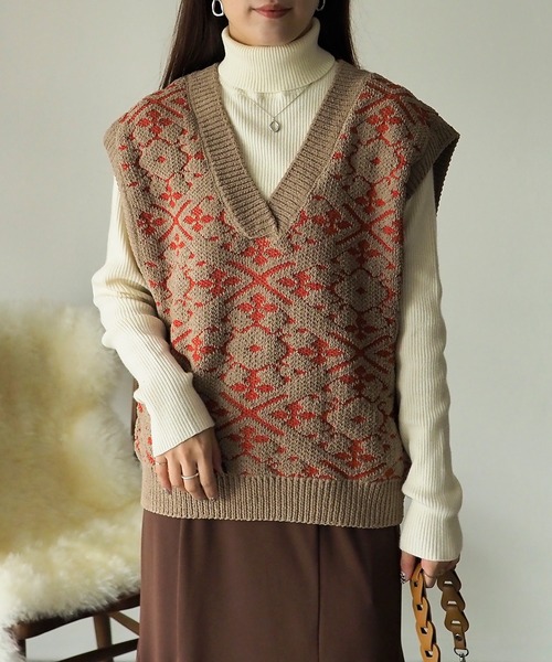 Riberry（リベリー）の「総柄ジャガード深Vネックベスト（ベスト・レディース・グリーン/ベージュ/オレンジ・MEDIUM）」の3枚目の写真