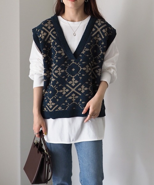 Riberry（リベリー）の「総柄ジャガード深Vネックベスト（ベスト・レディース・グリーン/ベージュ/オレンジ・MEDIUM）」の5枚目の写真