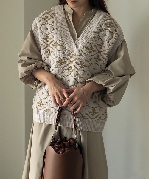 Riberry（リベリー）の「総柄ジャガード深Vネックベスト（ベスト・レディース・グリーン/ベージュ/オレンジ・MEDIUM）」の15枚目の写真