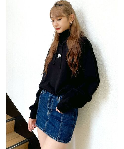 GYDA（ジェイダ）の「SYMMETRY GYDAデザイン BIGスウェットパーカー（スウェット・レディース・ブラック/オフホワイト・FREE）」の16枚目の写真