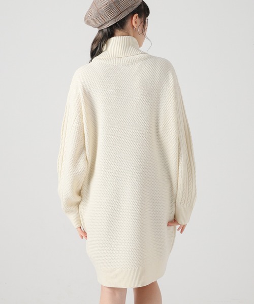 Honeys(ハニーズ)の「オフタートルワンピース(ワンピース・レディース・アイボリー/ベージュ/パープル/ブルー・S/M/L)」の5枚目の写真