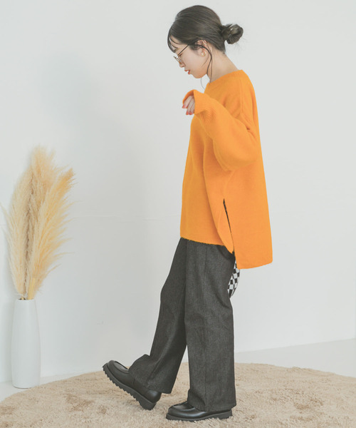 ITEMS URBANRESEARCH（アイテムズ アーバンリサーチ）の「サイドスリットニットプルオーバー（ニット/セーター・レディース・ベージュ/グリーン/オレンジ・FREE）」の6枚目の写真