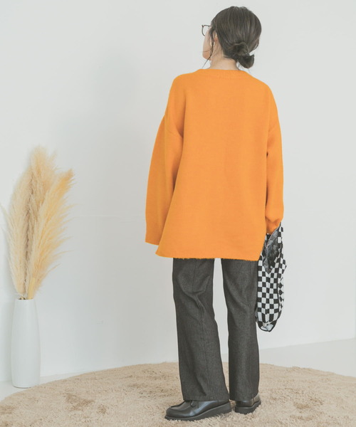 ITEMS URBANRESEARCH（アイテムズ アーバンリサーチ）の「サイドスリットニットプルオーバー（ニット/セーター・レディース・ベージュ/グリーン/オレンジ・FREE）」の7枚目の写真