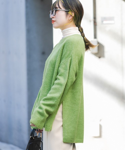 ITEMS URBANRESEARCH（アイテムズ アーバンリサーチ）の「サイドスリットニットプルオーバー（ニット/セーター・レディース・ベージュ/グリーン/オレンジ・FREE）」の9枚目の写真