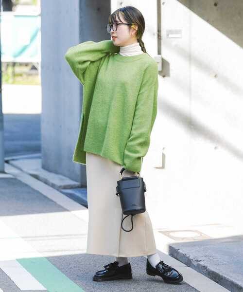 ITEMS URBANRESEARCH（アイテムズ アーバンリサーチ）の「サイドスリットニットプルオーバー（ニット/セーター・レディース・ベージュ/グリーン/オレンジ・FREE）」の11枚目の写真