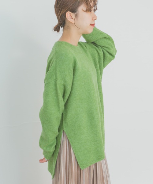 ITEMS URBANRESEARCH（アイテムズ アーバンリサーチ）の「サイドスリットニットプルオーバー（ニット/セーター・レディース・ベージュ/グリーン/オレンジ・FREE）」の15枚目の写真