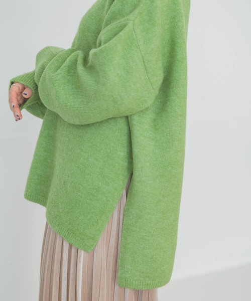 ITEMS URBANRESEARCH（アイテムズ アーバンリサーチ）の「サイドスリットニットプルオーバー（ニット/セーター・レディース・ベージュ/グリーン/オレンジ・FREE）」の19枚目の写真