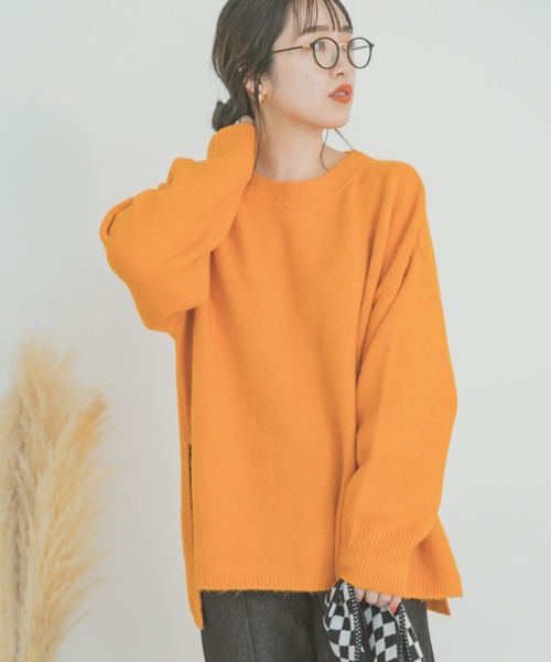 ITEMS URBANRESEARCH（アイテムズ アーバンリサーチ）の「サイドスリットニットプルオーバー（ニット/セーター・レディース・ベージュ/グリーン/オレンジ・FREE）」の3枚目の写真