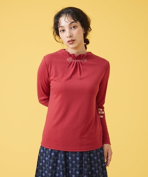 Jocomomola(ホコモモラ)の「ベアスムース タック刺繍カットソー(Tシャツ/カットソー・レディース・レッド/ブルー/ブラック/アイボリー/グリーン/オレンジ/イエロー・40)」の6枚目の写真