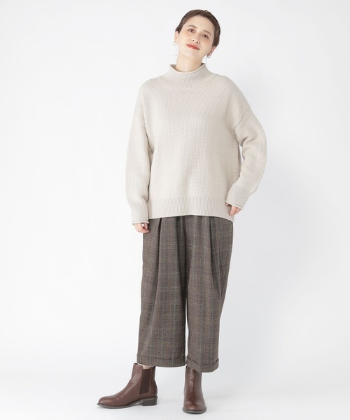 studio CLIP(スタディオクリップ)の「【お手入れラクラクニット】7ゲージロールネックニットプルオーバー(ニット/セーター・レディース・アイボリー/ライトグレー/レッド/ブラウン/マスタード/ダークブラウン・MEDIUM/LARGE)」の21枚目の写真