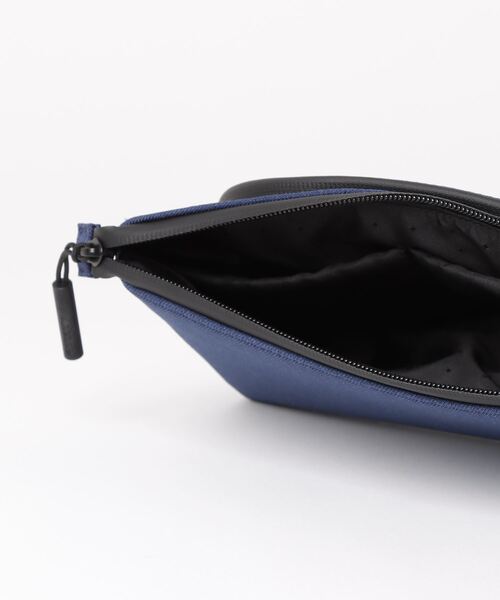 incase(インケース)の「INTR200734-NVY Incase Facet Accessory Organizer in Recycled Twill - Navy(ビジネスバッグ・メンズ・ネイビー・ONE SIZE)」の7枚目の写真
