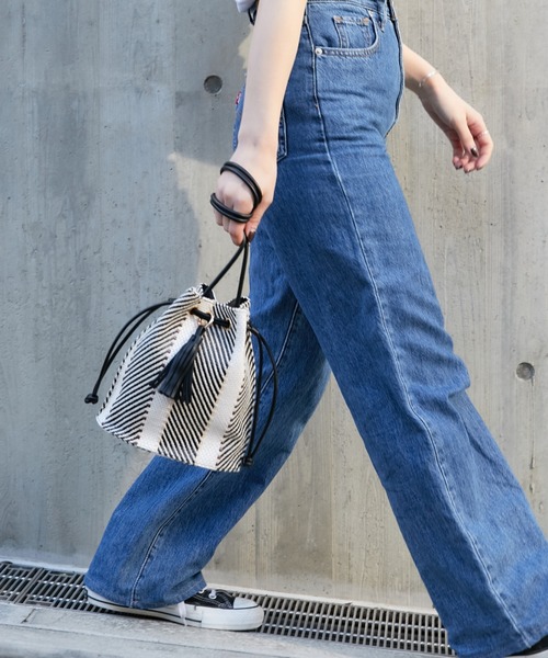 Actually（アクチュアリー）の「2wayストライプ巾着バッグ（ショルダーバッグ・レディース・ベージュ/ブラック・フリー）」の8枚目の写真