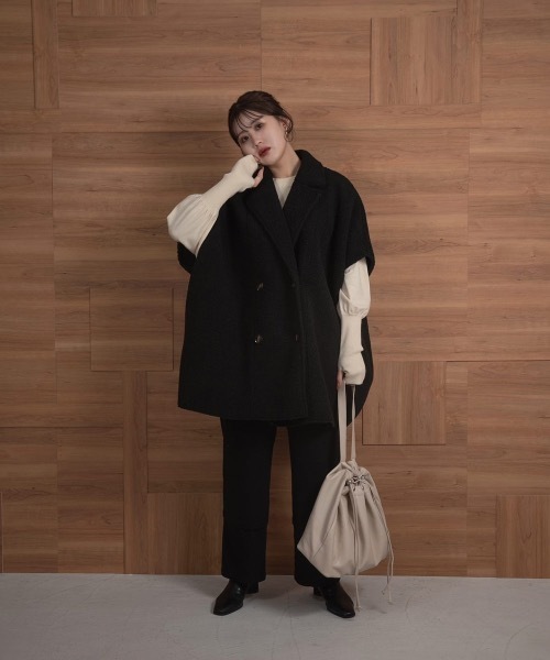 Amiur(エミレ)の「mouton poncho over vest(ベスト・レディース・ブラック/モカ/アイボリー・FREE)」の15枚目の写真