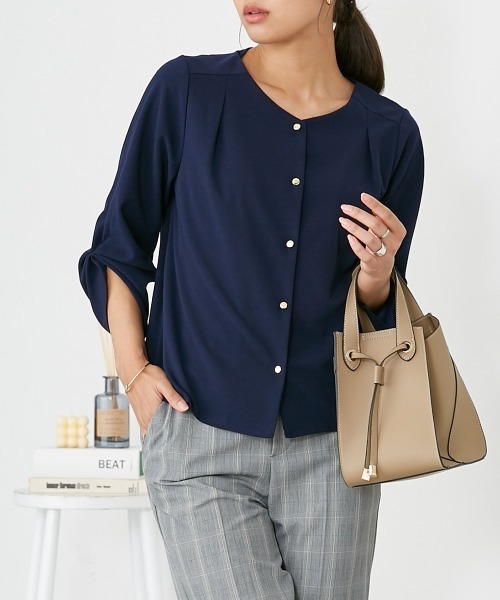 nissen（ニッセン）の「Ｖネックカットソーブラウス【UVカット・洗濯機OK】（Tシャツ/カットソー・レディース・ライトグリーン/ピンク/ネイビー/モカ/ブルー/グレー/オフホワイト・L/LL/M/S）」の2枚目の写真