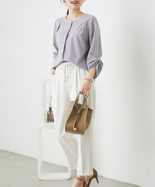 nissen（ニッセン）の「Ｖネックカットソーブラウス【UVカット・洗濯機OK】（Tシャツ/カットソー・レディース・ライトグリーン/ピンク/ネイビー/モカ/ブルー/グレー/オフホワイト・L/LL/M/S）」の12枚目の写真