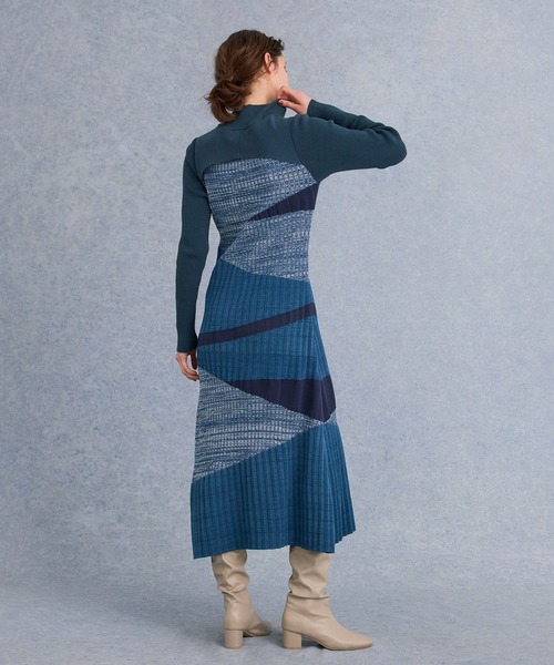 PUBLIC TOKYO(パブリックトウキョウ)の「ストロークライティングニットフレアワンピース(ワンピース・レディース・ブルー/ブラック・FREE)」の13枚目の写真