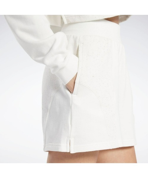 Reebok(リーボック)の「バーシティ ショーツ / VARSITY SHORT(その他パンツ・レディース・ホワイト/ブルー・SMALL/X-LARGE/LARGE/MEDIUM)」の4枚目の写真