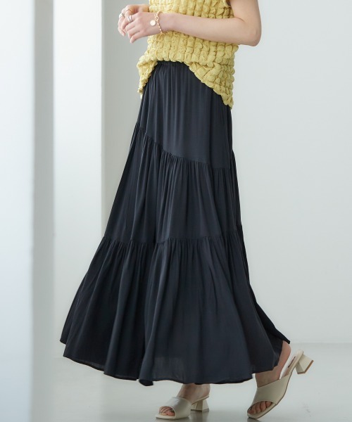 miclat（ミクラ）の「大きいサイズ　ギャザーティアードスカート　miclat（スカート・レディース・ブラック/グリーン系・LL/5L/4L/3L/L）」の2枚目の写真