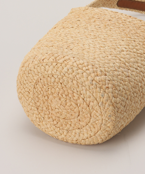 Helen Kaminski（ヘレンカミンスキー）の「≪一部店舗+WEB限定≫【HELEN KAMINSKI/ヘレン カミンスキー】CAMARIL S BRIDLE（かごバッグ・レディース・ベージュ/チャコールグレー・FREE）」の3枚目の写真