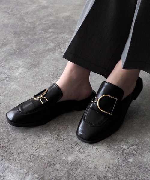 Riberry（リベリー）の「スクエアトゥスリッパサンダル（サンダル・レディース・ブラック/ホワイト・MEDIUM/LARGE）」の2枚目の写真